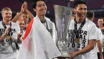 星空体育官网-德甲“养狼”再掀高潮，3名日本国脚4天内先后登陆