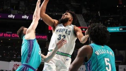 星空体育-15胜4负登顶联盟第一！森林狼加入西部争冠行列？